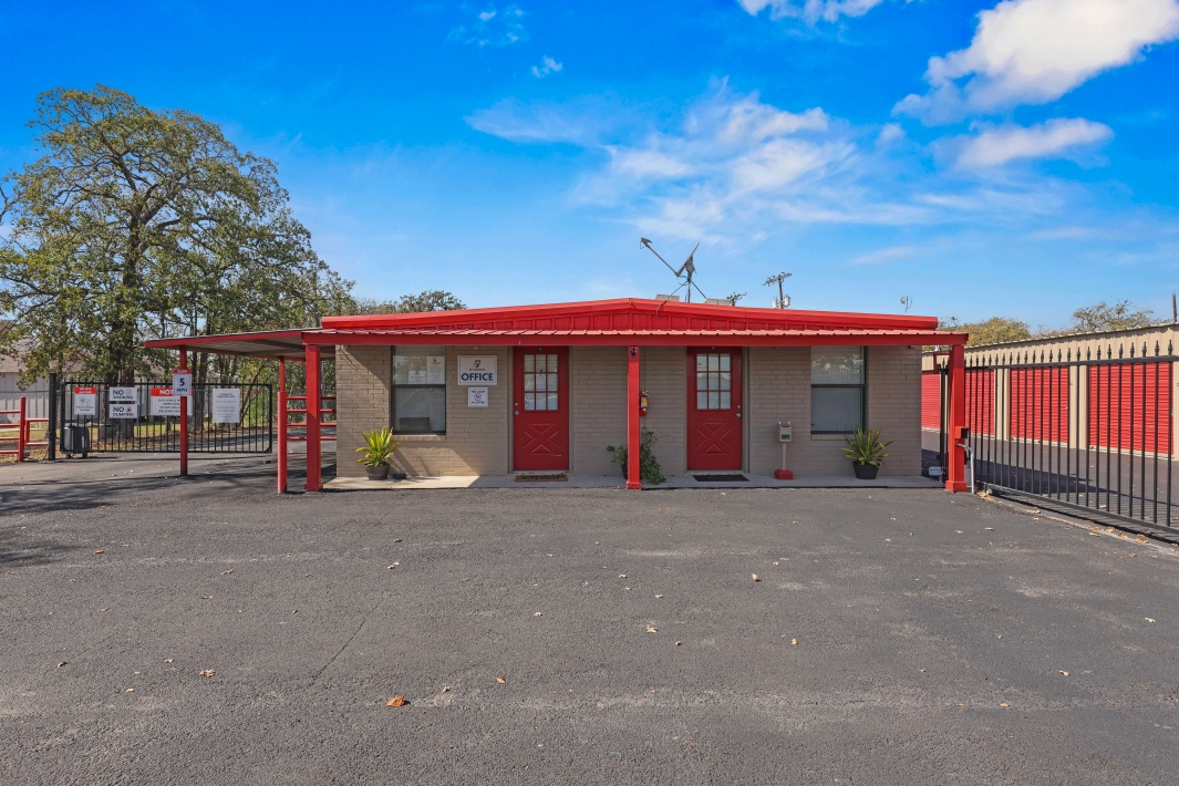 FreeUp Storage Aubrey - Office FreeUp Storage Aubrey